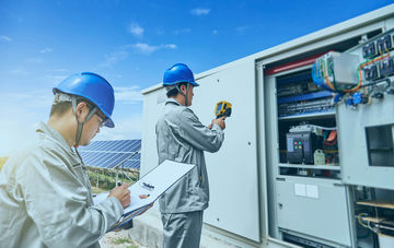 Überprü­fung von elek­tri­schen Anlagen anhand einer Elektro-Ther­mo­grafie.